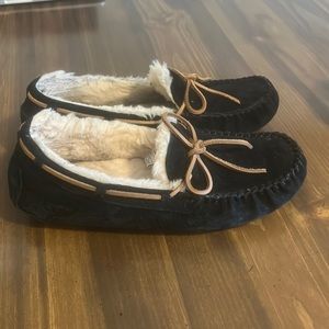 Size 10 black UGG men’s slippers